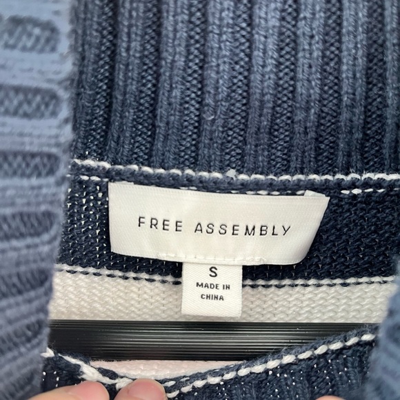 Free Assembly - Women’s Striped Long Sleeve Sweater - Size Small - Picture 5 of 9